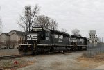 NS 3371 & 3370 lead train P15 down the yard lead